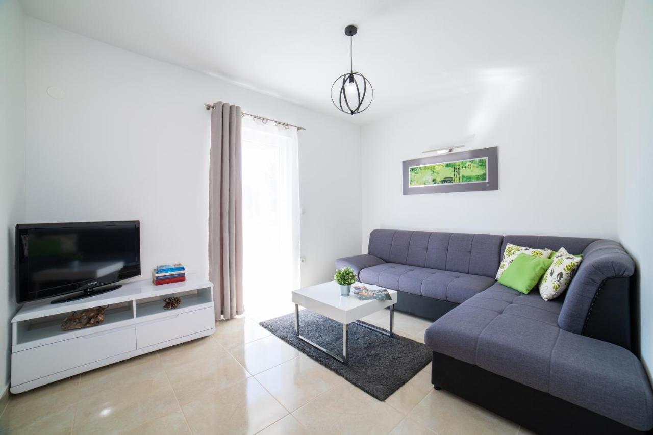 Villa Sun Garden - 4 Star Villa With Heated Swimming Pool, Quiet Bay, Bbq, 50M From The Sea ميلنا المظهر الخارجي الصورة