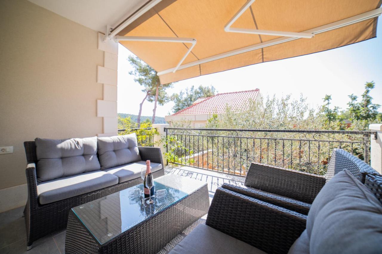 Villa Sun Garden - 4 Star Villa With Heated Swimming Pool, Quiet Bay, Bbq, 50M From The Sea ميلنا المظهر الخارجي الصورة