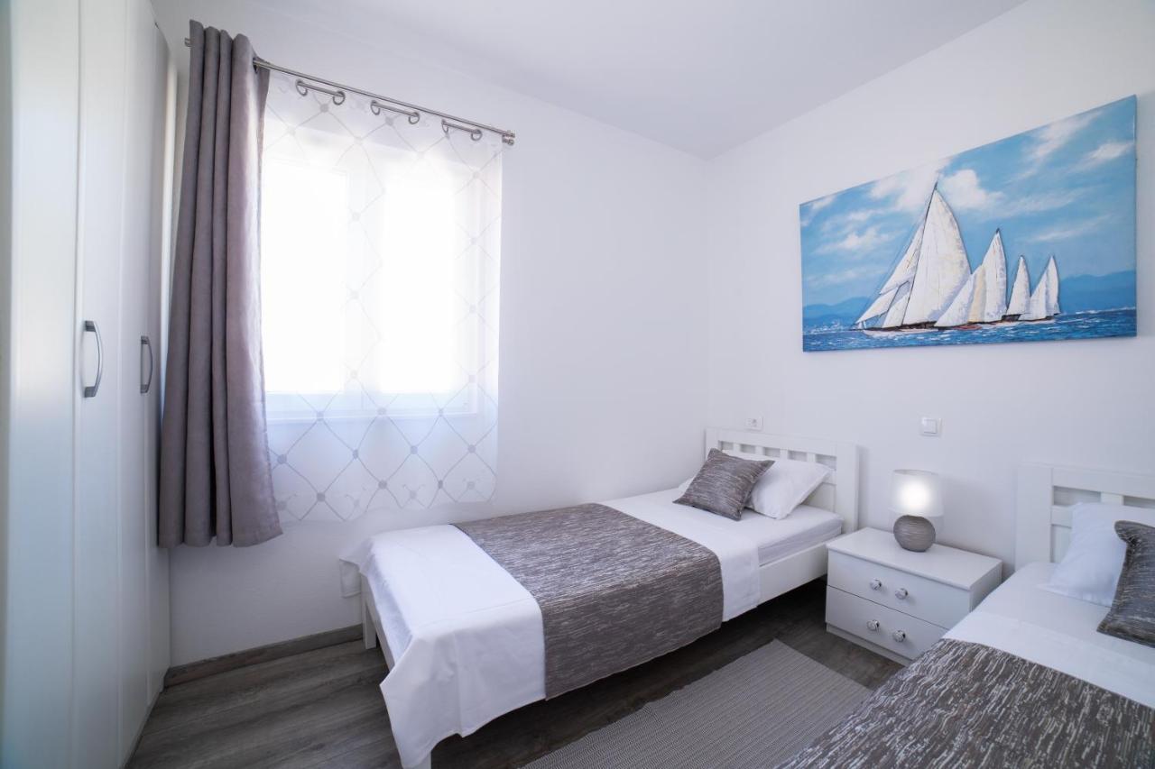 Villa Sun Garden - 4 Star Villa With Heated Swimming Pool, Quiet Bay, Bbq, 50M From The Sea ميلنا المظهر الخارجي الصورة