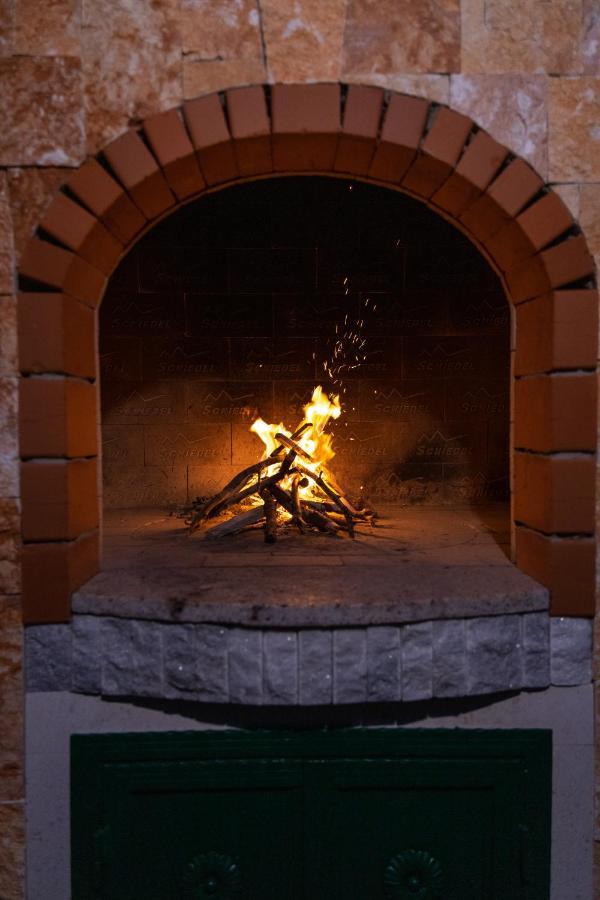 Villa Sun Garden - 4 Star Villa With Heated Swimming Pool, Quiet Bay, Bbq, 50M From The Sea ميلنا المظهر الخارجي الصورة