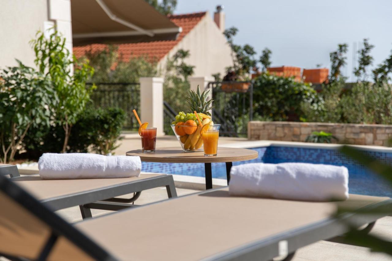 Villa Sun Garden - 4 Star Villa With Heated Swimming Pool, Quiet Bay, Bbq, 50M From The Sea ميلنا المظهر الخارجي الصورة