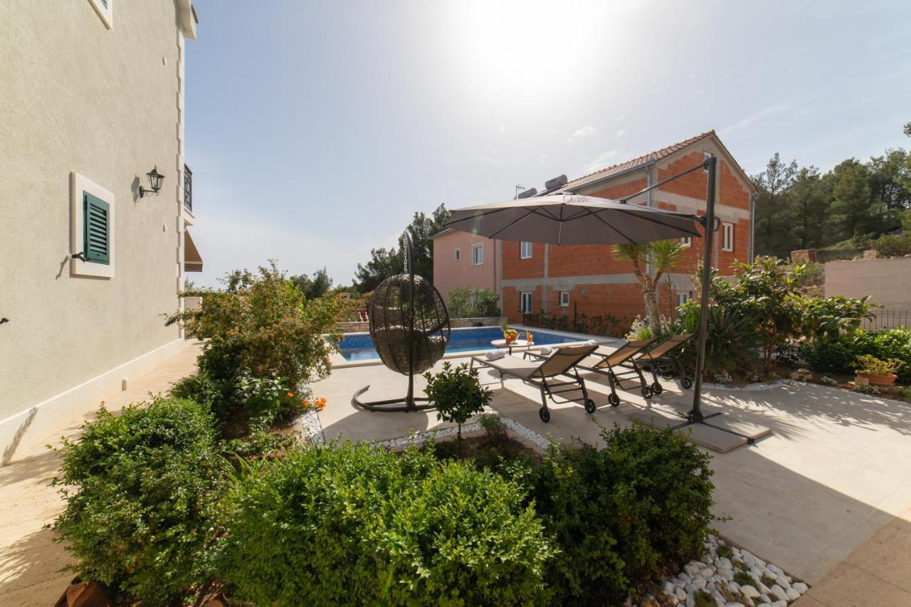 Villa Sun Garden - 4 Star Villa With Heated Swimming Pool, Quiet Bay, Bbq, 50M From The Sea ميلنا المظهر الخارجي الصورة